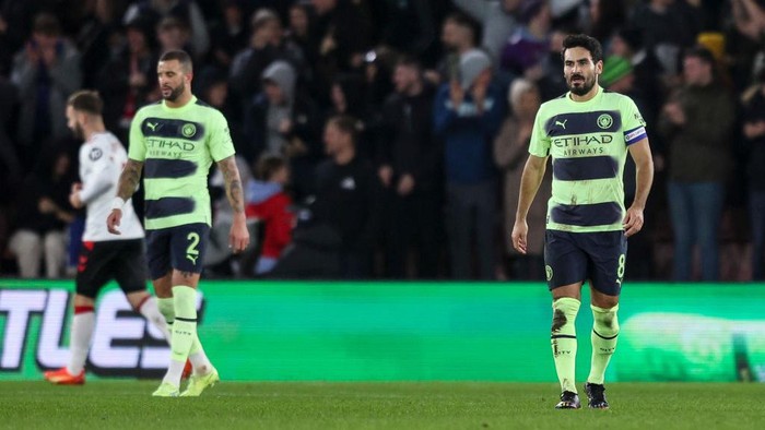 SOUTHAMPTON, ENGLAND - JANUARY 11: Kyle Walker and Ilkay Gundogan of Manchester City after Moussa Djenepo of Southampton scores a goal to make it 2-0 during the Carabao Cup Quarter Final match between Southampton v Manchester City at St Marys Stadium on January 11, 2023 in Southampton, England. (Photo by Robin Jones/Getty Images)
