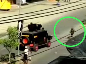 Melihat Momen Iring-iringan Polisi Bawa Lukas Enembe Dihadang Pemanah