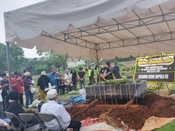 Jenazah Angela Korban Mutilasi Dimakamkan di TPU Kampung Kandang Jaksel