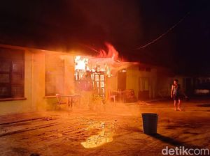 Gedung di Polres Dairi Sumut Terbakar, Diduga Akibat Korsleting Gedung di Polres Dairi Sumut Terbakar, Diduga Akibat Korsleting