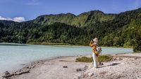 Kepincut Birunya Air di Talaga Bodas Garut