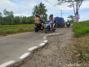 Viral Pesona Gronjal Jalan Rusak di Mertoyudan Magelang