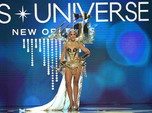 Penampilan Cetar Laksmi, Kenakan Kostum 8 Kg di Ajang Miss Universe Penampilan Cetar Laksmi, Kenakan Kostum 8 Kg di Ajang Miss Universe