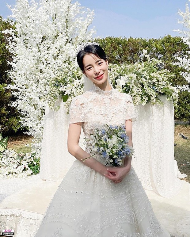 Lim Ji Yeon x Park Yeon Jin/ Foto: Instagram/artistcompanyofficial Lim Ji Yeon sebagai Park Yeon Jin di drama The Glory (2023)