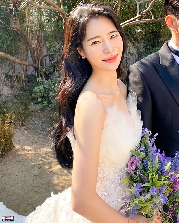 Lim Ji Yeon x Park Yeon Jin/ Foto: Instagram/artistcompanyofficial Lim Ji Yeon sebagai Park Yeon Jin di drama The Glory (2023)