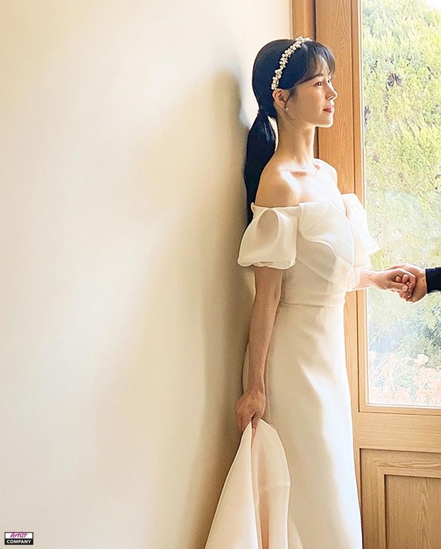 Lim Ji Yeon x Park Yeon Jin/ Foto: Instagram/artistcompanyofficial Lim Ji Yeon sebagai Park Yeon Jin di drama The Glory (2023)