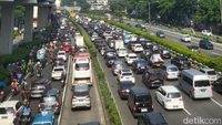 Potret Macet Parah dari Cawang hingga Kuningan Gegara Truk Kecelakaan