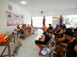 Mak Ganjar Jateng Beri Bantuan Alat Kebencanaan untuk Relawan di Kudus