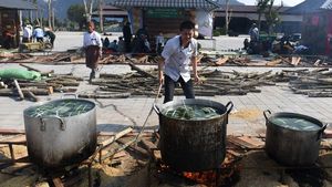 Melihat Pembuatan Banh Chung, Kue Tradisional Vietnam Saat Imlek