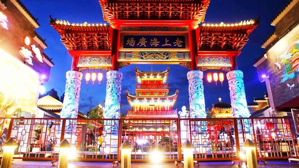 Menikmati Suasana Malam Old Shanghai Sedayu City Jelang Imlek