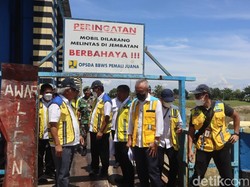 Menteri Basuki Tutup Bendung Pengendali Banjir Wilalung Kudus Arah Juwana