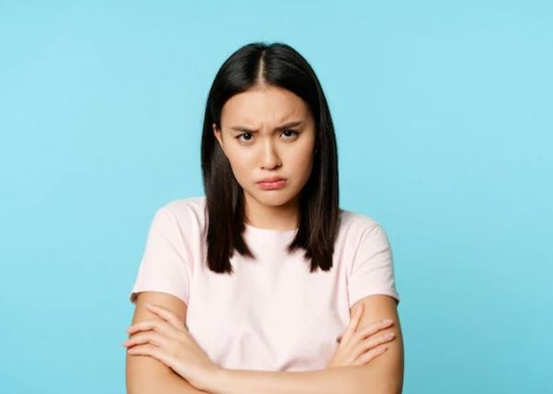 Perempuan berwajah marah