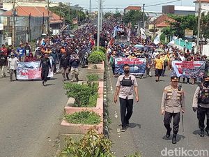 Nelayan Tegal Demo-Sempat Macetkan Jalur Pantura, Tuntut PNPB Turun Nelayan Tegal Demo-Sempat Macetkan Jalur Pantura, Tuntut PNPB Turun