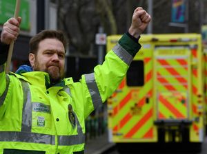 Protes soal Gaji, Pekerja Ambulans Inggris Mogok Lagi Protes soal Gaji, Pekerja Ambulans Inggris Mogok Lagi