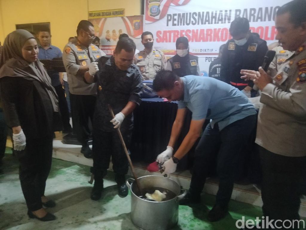 Polisi Musnahkan 3,9 Kg Sabu di Tanjungbalai