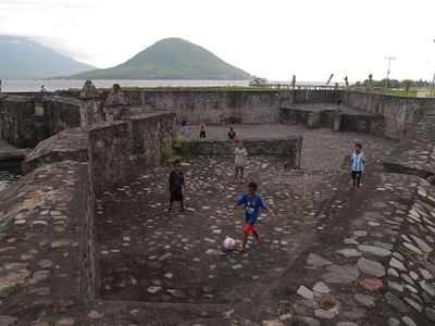 Melihat Lebih Dekat Wisata Sejarah Benteng Kalamata di Ternate