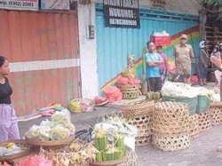 Satpol PP Buleleng Tegur Pedagang Musiman Jelang Kuningan