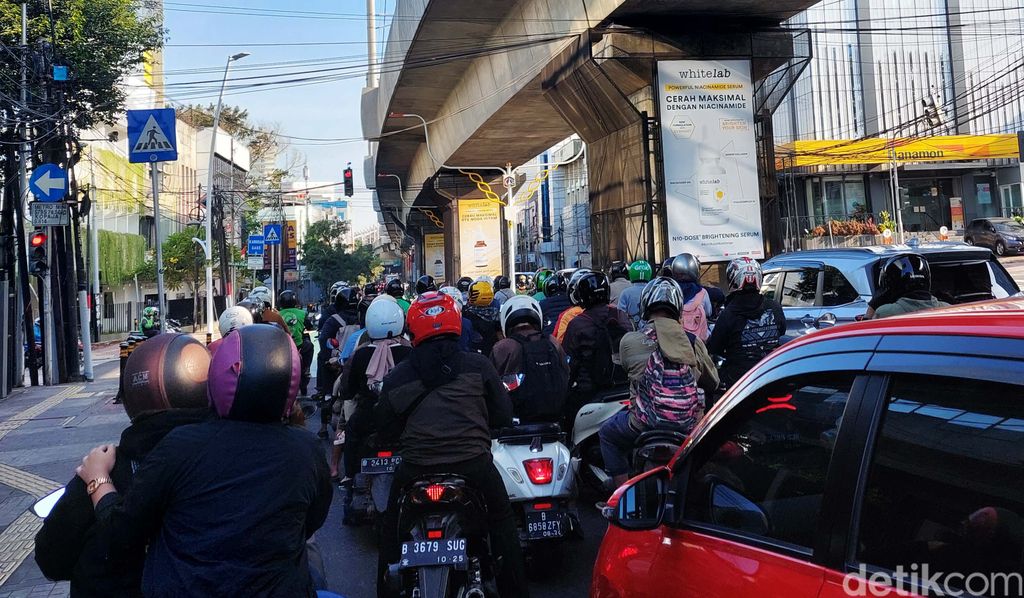 Pemerintah berencana menerapkan electronic road pricing (ERP) pada tahun 2023. Rencananya, pengendara bermotor akan dikenakan tarif Rp 5.000 hingga Rp 19.000.