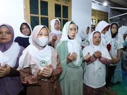 Relawan Santri Dukung Ganjar Beri Bantuan ke Majelis Taklim di Ulujami