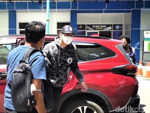 Penampakan Revaldo Tiba di Polda Metro Usai Ditangkap gegara Narkoba