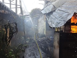 Rumah Semipermanen di Jaksel Terbakar, 21 Mobil Damkar Dikerahkan