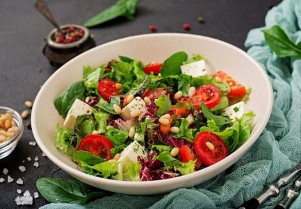 Salad Salad merupakan menu sehat saat diet