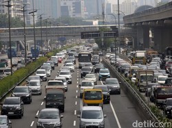 Tol Dalam Kota di Cawang Arah Tomang Padat 2 Km Pagi Ini