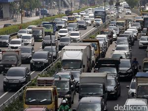 Ada Kendaraan Gangguan, Tol Dalam Kota Cawang-Pancoran Macet Pagi Ini
