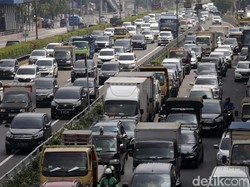 Ada Kendaraan Gangguan, Tol Dalam Kota Cawang-Pancoran Macet Pagi Ini