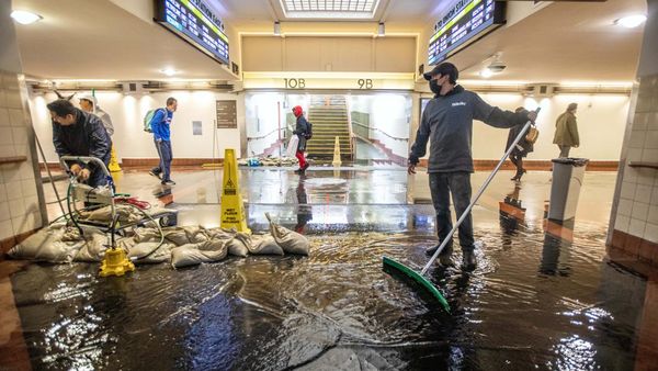 Stasiun Bawah Tanah di California Tergenang Banjir, Begini Kondisinya