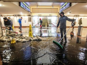 Stasiun Bawah Tanah di California Tergenang Banjir, Begini Kondisinya
