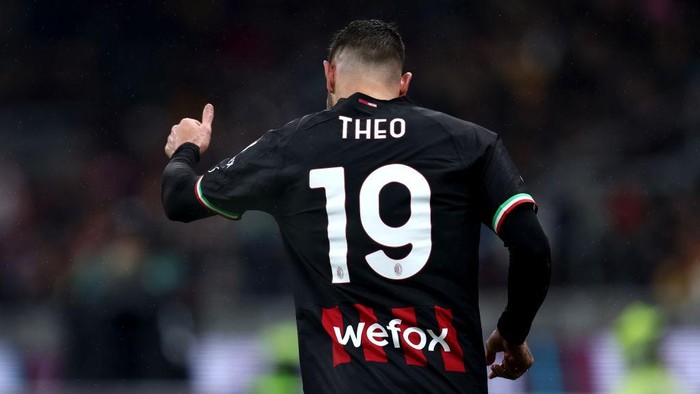 STADIO GIUSEPPE MEAZZA, MILANO, ITALY - 2023/01/08: Theo Hernandez of Ac Milan  gestures during the Serie A football match between Ac Milan and As Roma. The match ends in a tie 2-2. (Photo by Marco Canoniero/LightRocket via Getty Images)