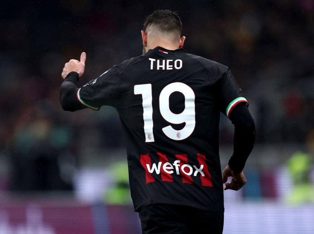 Theo Hernandez Bisa Saja Pensiun di Milan Theo Hernandez Bisa Saja Pensiun di Milan