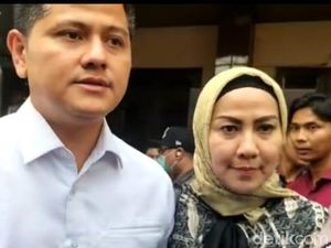 Venna Melinda Sebut Diganggu Ferry Irawan gegara Tak Berhubungan Intim Venna Melinda Sebut Diganggu Ferry Irawan gegara Tak Berhubungan Intim