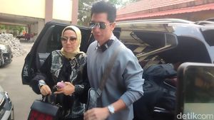 Penampakan Venna Melinda Ditemani 2 Anaknya Penuhi Pemeriksaan Kasus KDRT