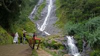 Menikmati Indahnya Air Terjun Sikarim, Wisata Alternatif Dieng