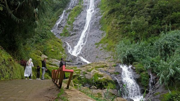 Menikmati Indahnya Air Terjun Sikarim, Wisata Alternatif Dieng