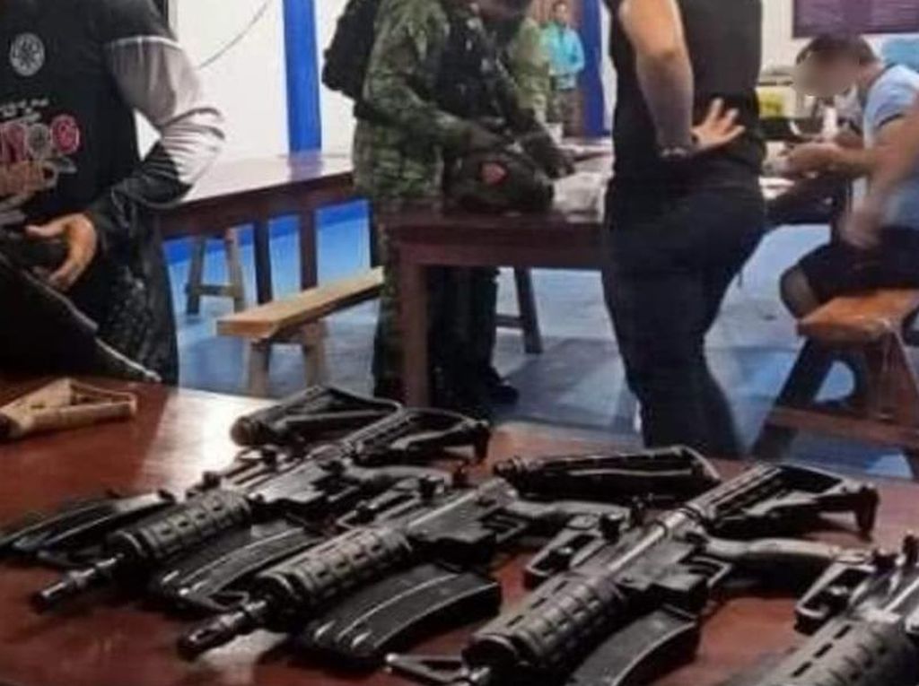 Kronologi Penangkapan Pilot WNI Anton Gobay, Bawa Senpi Ilegal dari Filipina Kronologi Penangkapan Pilot WNI Anton Gobay, Bawa Senpi Ilegal dari Filipina