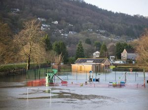 Bak Kolam Renang, Taman Bermain di Wales Terendam Banjir