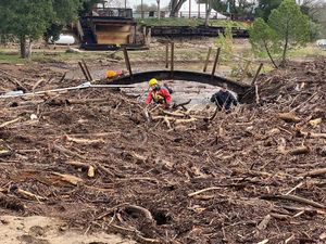 Bocah 5 Tahun Tersapu Banjir, Tim SAR Sibuk Mencari Bocah 5 Tahun Tersapu Banjir, Tim SAR Sibuk Mencari