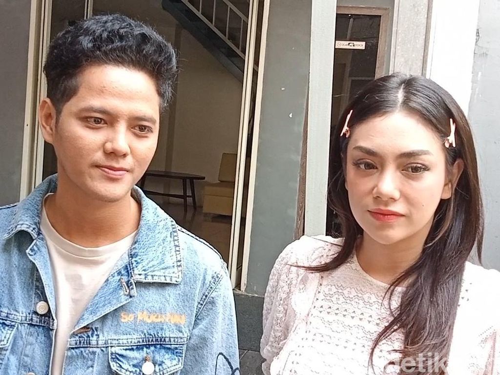 Stevan Pasaribu Ikuti Jalan Tuhan Jalin Hubungan dengan Celine Evangelista Stevan Pasaribu Ikuti Jalan Tuhan Jalin Hubungan dengan Celine Evangelista