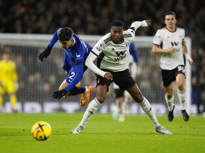 Chelsea's Kai Havertz, left, and Fulham's Tosin Adarabioyo challenge for the ball during the English Premier League soccer match between Fulham and Chelsea at the Craven Cottage stadium in London Thursday, Jan. 12, 2023. (AP Photo/Alastair Grant)