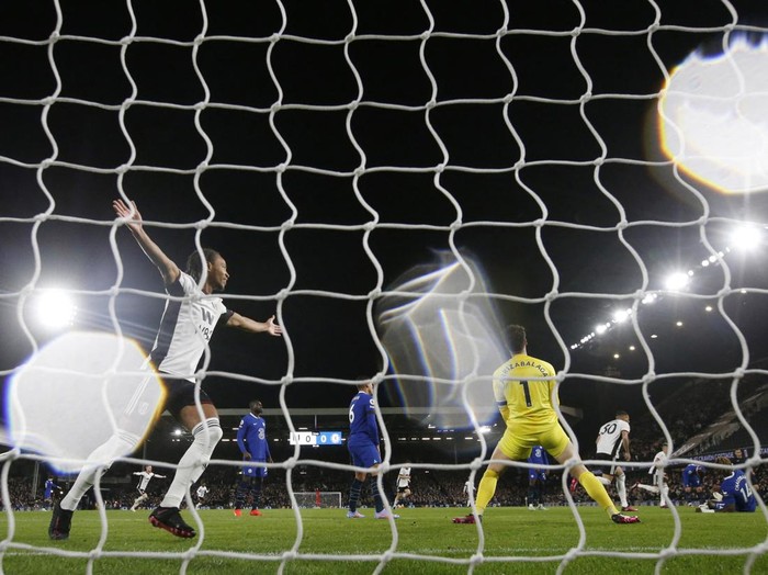 Soccer Football - Premier League - Fulham v Chelsea - Craven Cottage, London, Britain - January 12, 2023 Fulham's Layvin Kurzawa celebrates their first goal scored by Fulham's Willian Action Images via Reuters/Peter Cziborra EDITORIAL USE ONLY. No use with unauthorized audio, video, data, fixture lists, club/league logos or 'live' services. Online in-match use limited to 75 images, no video emulation. No use in betting, games or single club /league/player publications.  Please contact your account representative for further details.