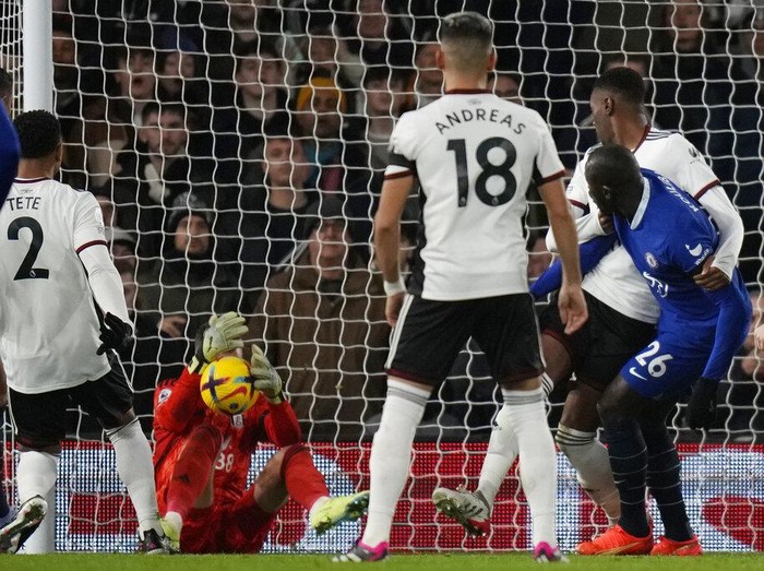 Chelsea's Kalidou Koulibaly, second from right, scores his side's first goal during the English Premier League soccer match between Fulham and Chelsea at the Craven Cottage stadium in London Thursday, Jan. 12, 2023. (AP Photo/Alastair Grant)