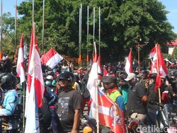 Massa Nelayan Gelar Demo di Depan Kantor Bupati Pati Protes PNBP 10%