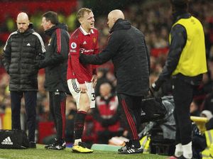 Cedera Parah, Van de Beek Absen Bela MU Hingga Akhir Musim