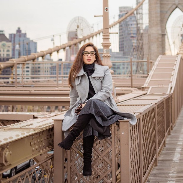 Gaya fashion Ussy Sulistiawaty