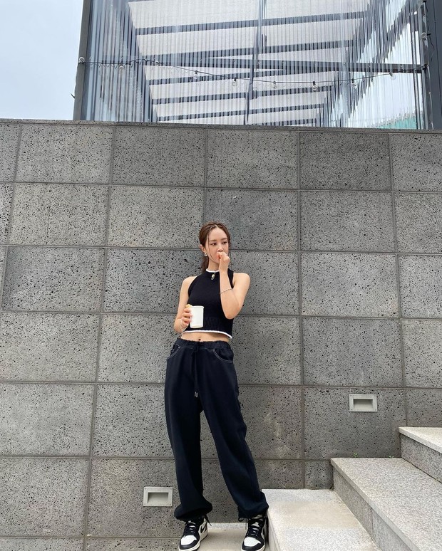 Gaya kasual ala Yuri SNSD. Foto: Instagram.com/yulyulk Gaya kasual ala Yuri SNSD. Foto: Instagram.com/yulyulk