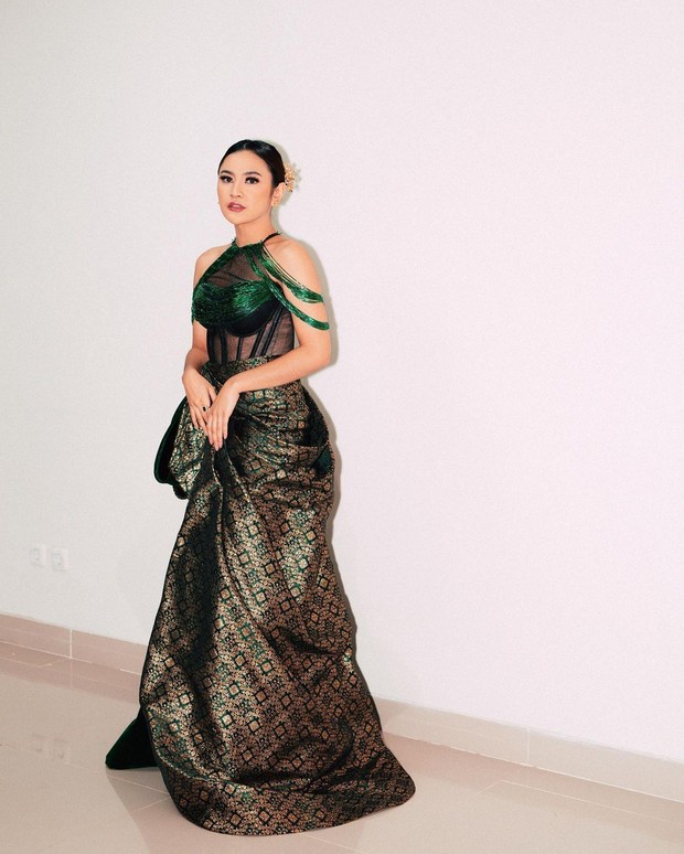 Gaya panggung Mahalini Raharja. Foto: Instagram.com/fherriioo Gaya panggung Mahalini Raharja. Foto: Instagram.com/fherriioo