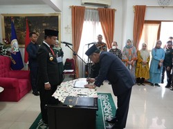 Aslam Patonangi Dilantik Jadi Pj Sekda Sulsel, ASS Minta Jaga Komitmen